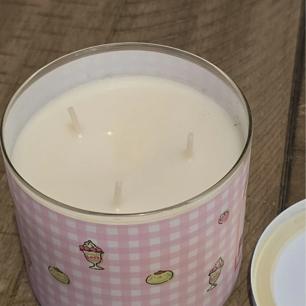 Goose Creek 3-Wick Candle- Hello Kitty- Pompompurin (14.5 oz) Strawberry